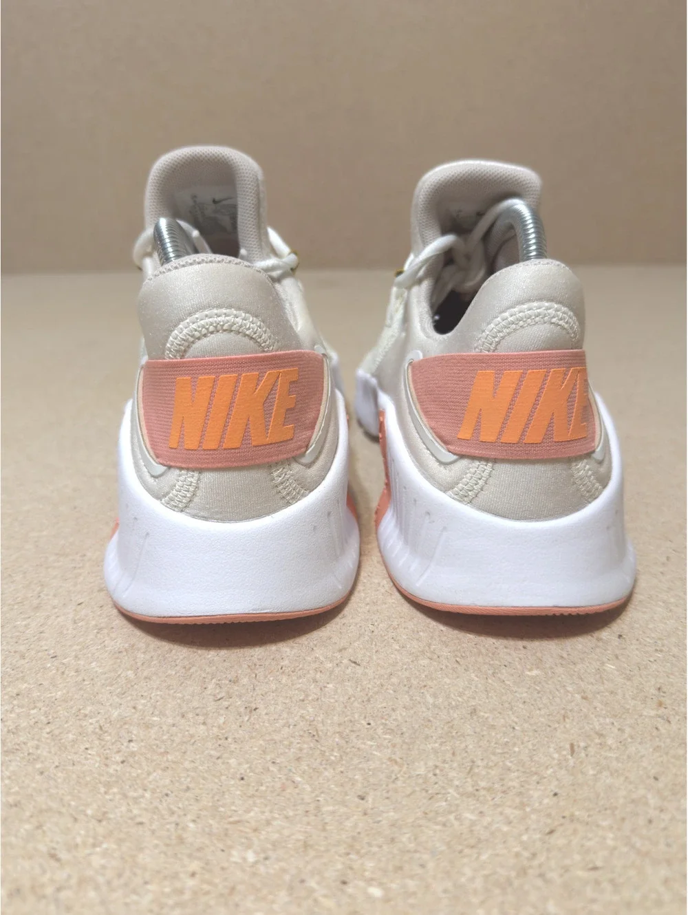 Nike Free Metcon 4 Women’s Size 9 Sail Total Orange Training Shoes CZ0596-104